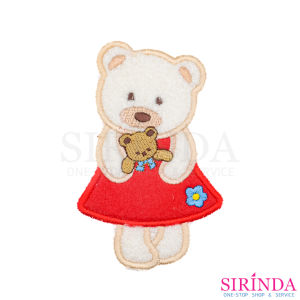 ตัวรีดการ์ตูนหมีอุ้มลูก ตัวรีดติดเสื้อ อาร์มปักตกแต่ง DIY EMBROIDERY PATCH (00080450)