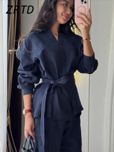 Thời trang quần vải lanh của phụ nữ Bộ 2 mảnh ren lên ve áo Nút áo sơ mi rỗng ngoài quần ống rộng 2026 Mùa thu quý cô giản dị Bộ đồ cho kỳ nghỉ 2026