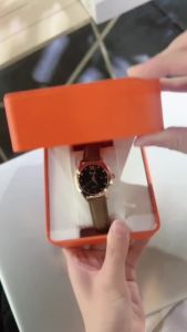 [ Tặng Kèm Dây ] - Đồng Hồ Nữ Dinimi Khóa Gập Thông Minh Dây Trơn Mặt Đen ( 3 màu )