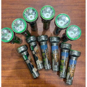 Đèn pin vỏ kim loại huyền thoại  dùng pin tiểu hoặc pin đại đều được bóng Led sáng bền