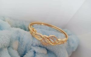 Gelang Tangan Titanium Gold Lapis Emas Xuping Tidak Luntur Anti Karat Terbaru