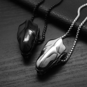 AZDH เหล็กไททาเนียม สร้อยคอ xenomorph ขนาดเล็ก ประณีตประณีตประณีต ชุบด้วยไฟฟ้า การตกแต่ง xenomorph โลหะ เทรนด์เทรนด์ สีเงิน/สีดำ จี้ xenomorph แฟนคนต่างด้าว