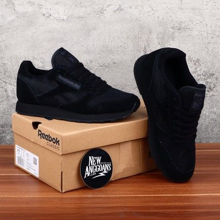SEPATU Reebok Classic Utility Leather Full All Black Hitam - Main Image