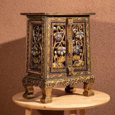 Bedside table Gold-plated lens cabinet Filigree cabinet Antique cabinet Storage cabinet Bedside table Home furnishings Bedroom decoration