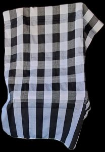 ผ้าขาวม้าไทยลายตัดขาวดำสีสวยเนื้อผ้าดี เย็บขอบสองรอบทั้งสี่ด้านผืนใหญ่พิเศษขนาด กว้าง 65cm ยาว 170cm. ผ้าฝ้ายเนื้อดี สีไม่ตก ซักง่าย แห้งไว