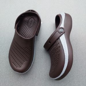 dép bít mủi (form rộng đặt lùi size) chất liệu nhựa mềm mang êm chân thông thoáng size từ 35-42.