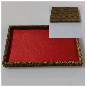 ถาดเรียบถาดกำมะหยี่ขนาด8*12นิ้วและ10*14นิ้วคลิบล้อกเปิดปิดสะดวกต่อการใช้งานตัวกล่องทำจากไม้mdfอย่างดีด้านนอกหุ้มด้วยหนังเทียมลายไม้ด้านในบุด้วยกำมะหยี่ไว้อย่างสวยงามฝาด้านบนเป็นจกใสตัวล้อกคลิบหนีบสองข้างเปิดปิดสะดวกสินค้าคุณภาพจากโรงด้านนอกหุ้มด้วยกำมะหยี