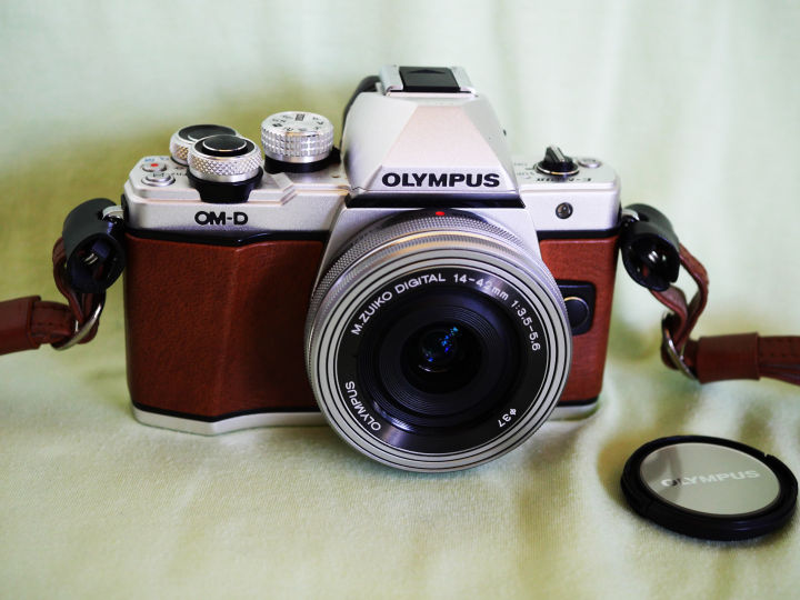 OLYMPUS Fox-Brown Limited Edition OM-D E-M10 Mark II Camera (only