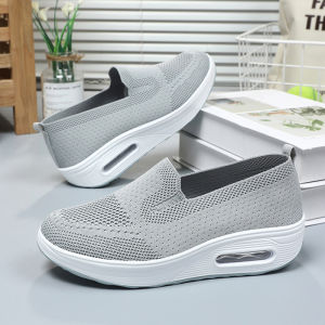 KDAShop New 2025  รองเท้ามาใหม่ ทรงสลิปออนสวยมาก มีให้เลือกหลายสี สวมใส่สบายมาก กระชับเทม้า เสริมส้นทรงดี ราคาถูกมาก สั่งเล๊ย