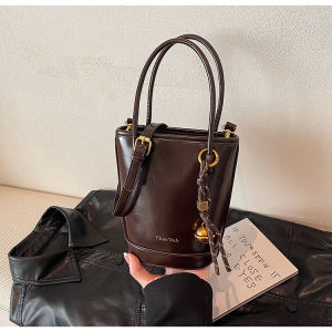 [Candy style] Super fire portable bucket bag womens 2025 new winter niche retro versatile commuter shoulder messenger bag