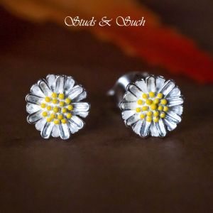 [Studs & Such] 925 Silver Endearing Daisy Flower Stud Earrings