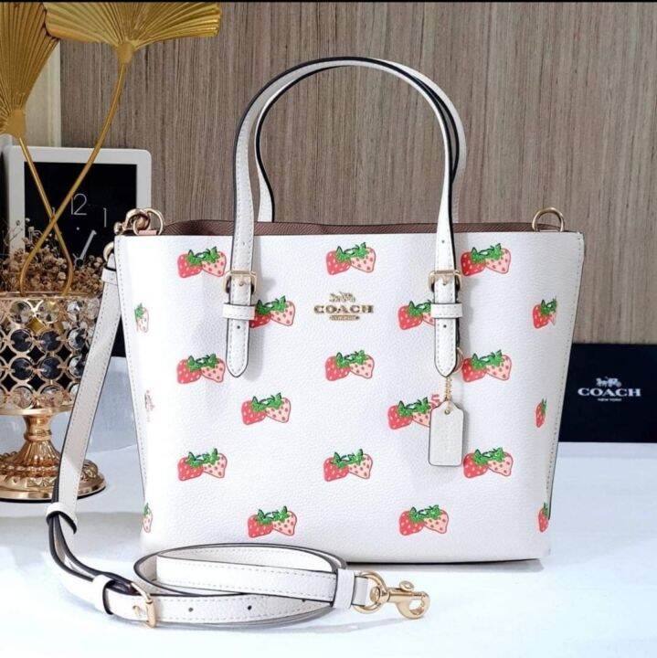 mollie tote 25 with strawberry print