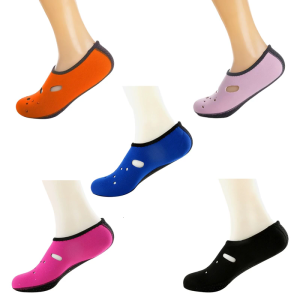 Trọng lượng nhẹ vớ bơi gia cố đế cho đại dương hoạt động suối nước nóng đi bộ anticut và nonslip thiết kế