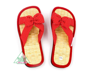 Dép khách sạn Hương Quế DCQ-49 làm từ lụa tơ tằm vải cotton lớp đế cao su xốp cho đôi chân thơm mát và khô thoáng