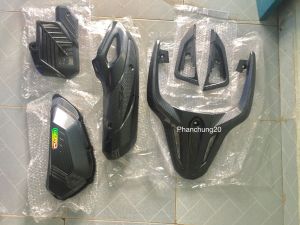 COMBO ỐP PHỤ KIỆN TRANG TRÍ DÙNG CHO ĐỜI XE SH 2020 2021 2022 2023 2024 - 125i 150i 160i CACBON (5 Món : CHE PÔ TAY DẮT KÉT NƯỚC BẦU E GÁC CHÂN SAU )