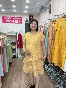 Đầm bầu voan dáng suông hoa nhí mềm mát không nhăn có size từ 40-75kg có túi bên sườn dài tới gối nhà HANNA