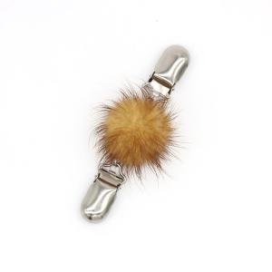 Fashionable Fuzzy Sphere Shawl Clip High Quality Furry Sphere Collar Clip Cardigan Clasp For Fashion Forward Women