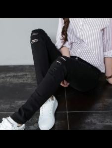 2025 New Korean Style Black and White Ripped Jeans for Women Slim Fit Pencil Pants Trendy Slimming Leggings