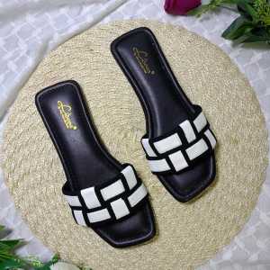 LidoraStore - LYN Sandal Wanita Teplek Korea Casual Size 36 - 40 Sendal Slop Empuk Flat Cewek Kasual Rumahan Non Slip 2024 Hitam Cream Tan