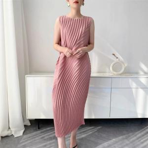 NEW ⭐ Personalized Design ⭐ High-end Miyake style niche wavy irregular hand-pleated dress for women fashionable and versatile sleeveless mid-length pleated dress