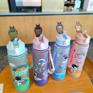 JOYNCLEON แก้วน้ำพลาสติกฟางการ์ตูนนักบินอวกาศสำหรับท่องเที่ยวกลางแจ้งดีไซน์แบบปิดผนึกกันรั่ว