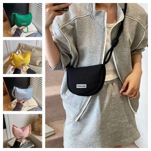 LANGJ กันน้ำกันน้ำได้ กระเป๋าพระจันทร์ครึ่งเสี้ยว สไตล์เกาหลีแบบ จุได้มาก กระเป๋ากีฬาสะพายข้าง ลำลองแบบสบายๆ สายปรับได้ กระเป๋าสะพายไหล่เกี๊ยว สำหรับผู้หญิง