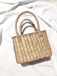 กระเป๋าสานผักตบชวา ทรงเหลี่ยม หูเปีย