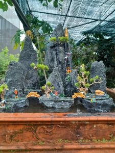 Hòn Non Bộ Bể Cá Cảnh- Non Bộ Có Thác Nước Tự Nhiên- Tặng Kèm Máy Bơm - Ngang 70cm rộng 45cm cao 60cm(chiều ngang có thể di chuyển dài ra thêm theo khung hồ)