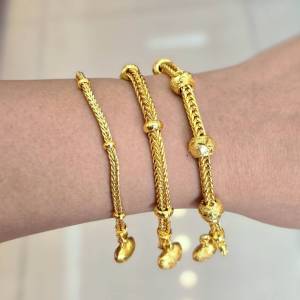 สร้อยข้อมือ สี่เสาคั่นตุ้ม น้ำหนัก 2สลึง 12บาท