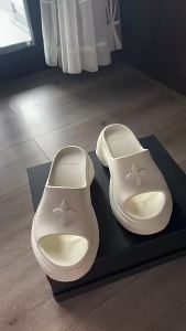 WomenS Summer New Thick-Soled Slippers With Cross Pattern Platform Sole Slip-On Height-Increasing Sandals For Outdoor Wear