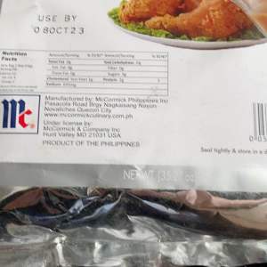 McCormick Chicken Gravy 1kg Foil Pack - Rich savory flavor easy gravy preparation foodservice-size quantity perfect for chicken beef & potatoes.