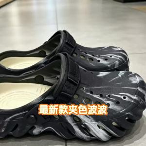 Crocs 2026 New summer style two-tone perforated clogs for men and women outdoor printed non-slip beach sandals closed-toe slippers