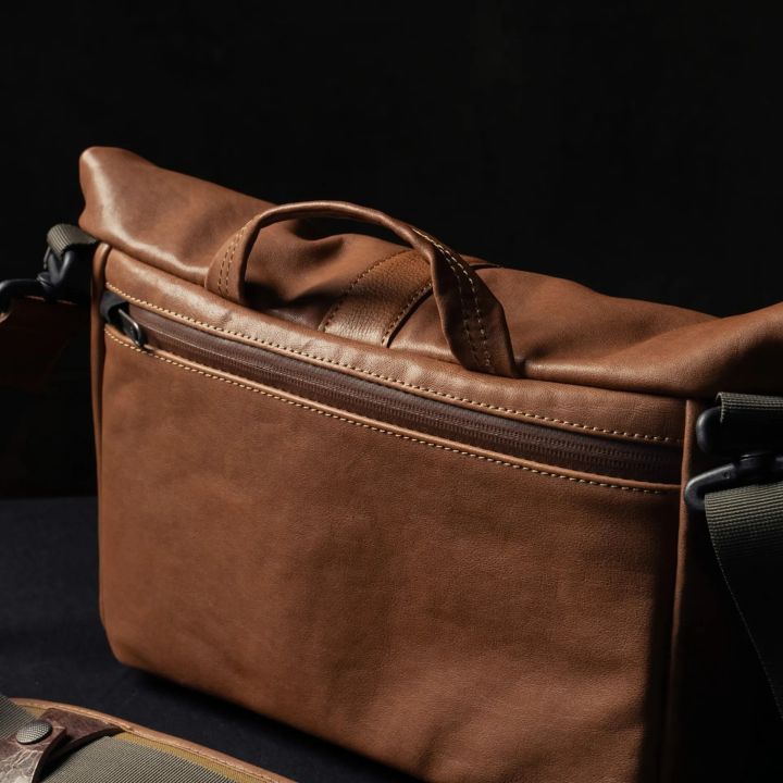 Wotancraft%20PILOT%20LEATHER%20TRAVEL%20CAMERA%20BAG%207L%20UPGRADED%20-%20Image%205