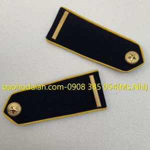 Cầu vai bảo vệ gạch đồng sao đồng nền xanh đen viền vàng- hình thật