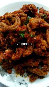 Keripik Usus Ayam Krispi 100 Gram Pedas - Pantap Daun Jeruk - Keripik Krispy Jajanan Usus Crispy (HALAL)