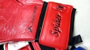 Găng tay thủ môn Kaiwin Spider có xương trợ lực