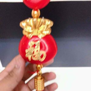 2021 โมบายตรุษจีน ถุงทองลูกไหมแดง5ลูก มีตัวอักษรคำว่า 福 คือโชคลาภ ขนาดความกว้าง6Cm ความสูงของทั้งเส้นขนาด60Cm ไว้ตกแต่งร้านค้าตกแต่งบ้าน ปลีก/ส่ง