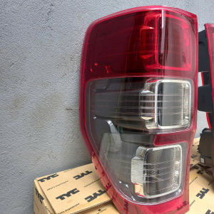 ĐÈN HẬU/ĐÈN PHANH FORD RANGER CHÓA MÀU ĐEN GHI.HÀNG TYC THÁI LAN