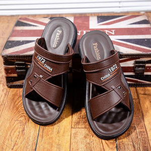 รองเท้าแตะผู้ชายใหม่ รองเท้าแตะด้านนอก รองเท้าแตะพื้นนุ่มกันน้ำและกันลื่น รองเท้าชายหาดที่สะดวกสบาย รองเท้าแตะลำลองสำหรับขับขี่ทุกวัน