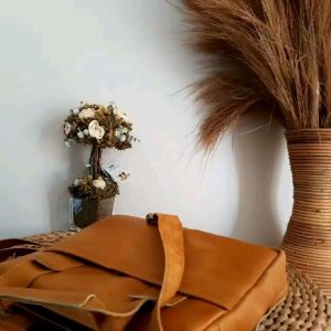 Tas Slempang Laptop Kecil Kulit Sapi (size : 29x21x9cm). (Garansi 100% uang kembali jika jaket bukan kulit)