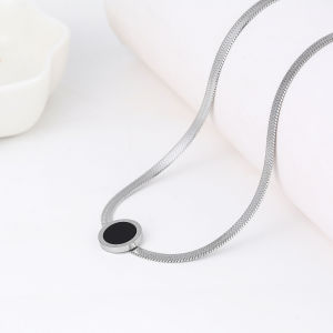 Kalung Gepeng Liontin Bulat Hitam Motif Tulisan Romawi / Korea Style Korea Terbaru Anti Karat dan Luntur / Kalung Pipih Bulat Hitam / Bayar Ditempat [ COD ]