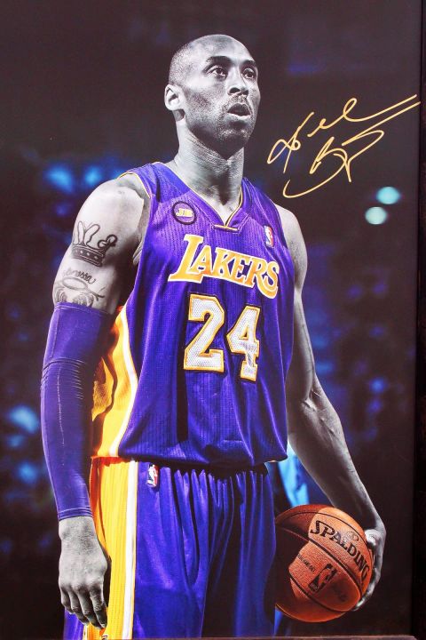 U.S. ART & FRAME - Kobe Bryant Signature Moment Poster, 24 x 36