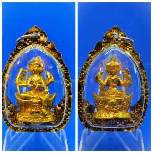 泰国著名督造四面佛名庙之一Wat Nok督造大法会念经之圣物非常精美铜镀金有求必应佛陀梵天四面佛骑金锭法座小金身已包好非常精美防水佛牌壳Thai one of famous Efficacious Buddha Phra "Phra Prom Siam Taeva"Phim Gold Ingot (four Faces Buddha or call What u wishesWhat u get Buddha) with Waterproof cover