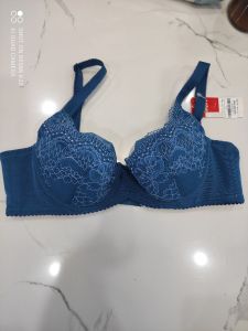 Áo lót nữTriumph  Form & Beauty 513 WHP có gọng họa tiết phối ren mút mỏng