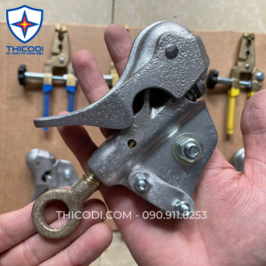 Đầu kẹp tiếp địa trung thế và hạ thế thợ điện viễn thông