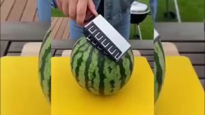 Watermelon Slicer Cutter Tool Stainless Steel Triangle 2026 New Cube Cutter Multifunction Cutting with Wooden Handle Small Melon Quick Cutter Fruit Slicer for Effortless Ergonomic (1PC)