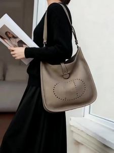 Top-layer cowhide womens bag large capacity hollow-out design fashionable and versatile suitable for commuting shoulder and crossbody bag