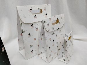 HUI ถุงใส่ของขวัญ ถุงกระดาษน่ารัก หูหิ้วรุ่นฝาปิดพับได้ ใส่ของชำร่วย ตามเทศกาส พร้อมส่งด้วน