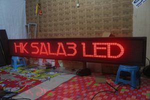 Running Text Merah 40x300cm Wifi Outdoor
