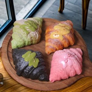 LUZMAR Stress Relief Simulated Croissant Squeeze Toy Non-Toxic Squishy Slow Rising Toy Gifts Sensory Fidget Toy Adults Kids